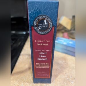 Modernica Naturalis Firm-Focus Neck Mask